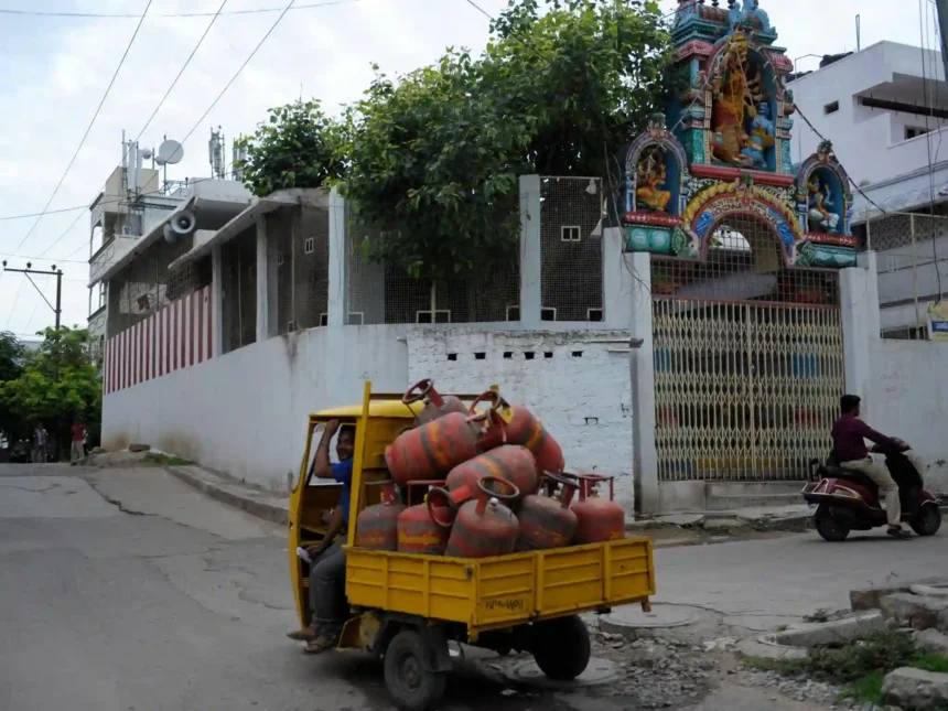 png-users-surrender-lpg-connections-india-west-asia-crisis-supply