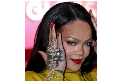 rihanna-manish-malhotra-haathphool-fenty-beauty-launch-mumbai-hindi