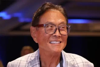 robert-kiyosaki-market-crash-2026-2027-economic-crisis-analysis-hindi