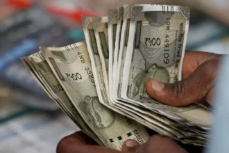 rupee-falls-94-56-us-dollar-crude-oil-fii-outflow-analysis-hindi