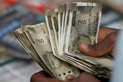 rupee-falls-94-56-us-dollar-crude-oil-fii-outflow-analysis-hindi