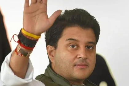 shivpuri-garment-skills-centre-adani-foundation-women-empowerment-scindia-hindi