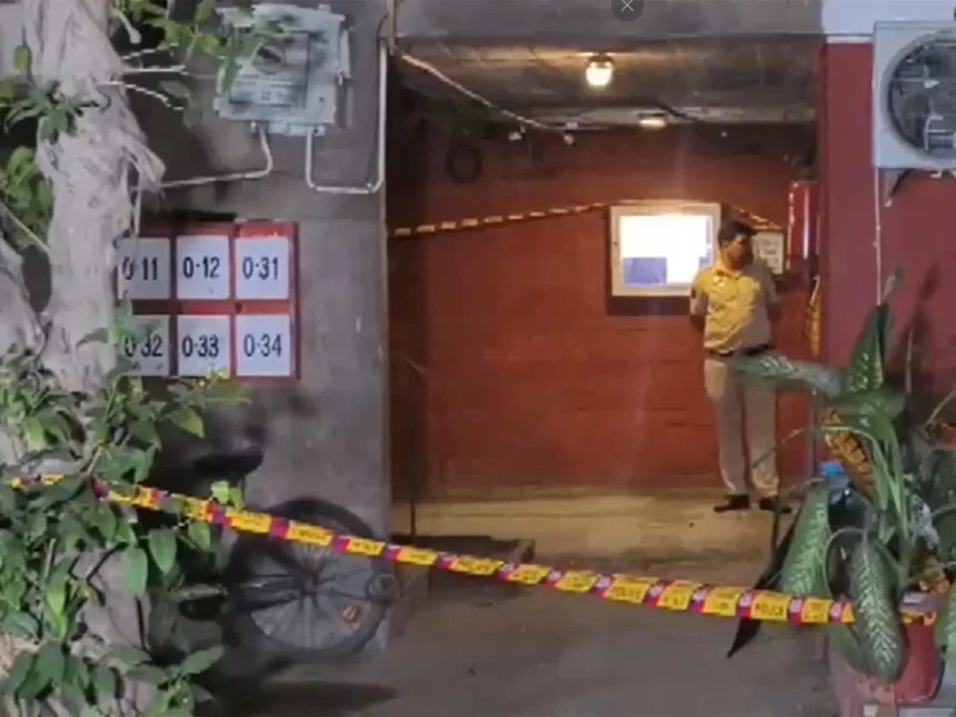 south-delhi-cr-park-father-son-murder-stabbing-money-dispute-update