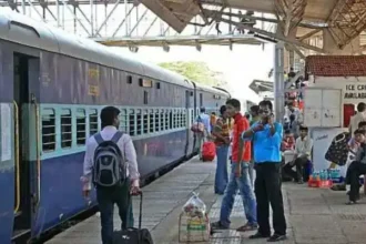 train-delay-flight-missed-railway-compensation-consumer-forum-130000-case-india-2026-hindi