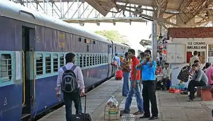 train-delay-flight-missed-railway-compensation-consumer-forum-130000-case-india-2026-hindi