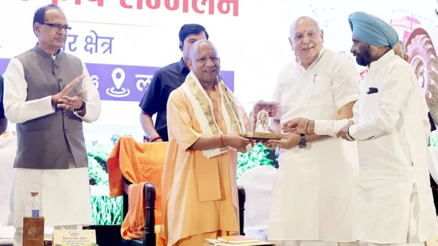 up-agriculture-growth-18-percent-yogi-adityanath-lab-to-land-model-hindi