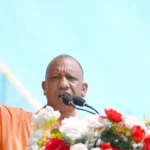 up-fasal-bima-yojana-122-crore-kshatipoorti-yogi-sarkar-4-may-2026-hindi