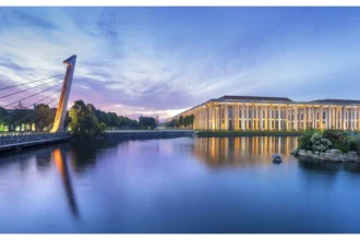 yangtze-river-pharma-global-expansion-quality-growth-hindi