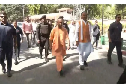 yogi-adityanath-mahila-padyatra-women-reservation-bill-lok-sabha-protest-2026