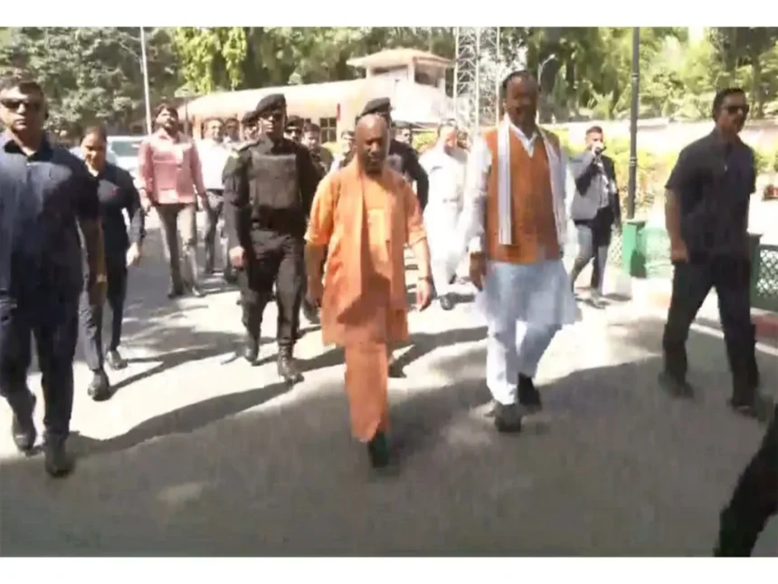 yogi-adityanath-mahila-padyatra-women-reservation-bill-lok-sabha-protest-2026