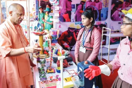 yogi-adityanath-school-chalo-abhiyan-mid-day-meal-students