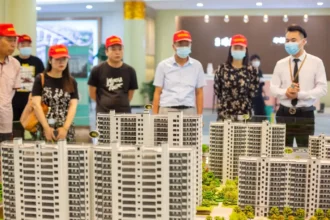 china-property-crash-2026-real-estate-crisis-india-impact-hindi-analysis-housing-market