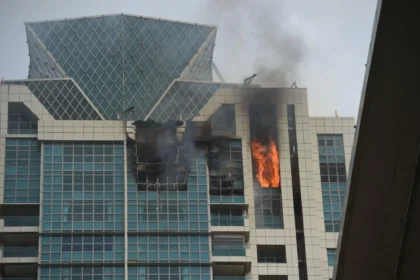 flat-fire-who-pays-damage-builder-rwa-insurance-explainer-india-hindi-analysis