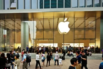 iphone-15-16-apple-intelligence-settlement-user-compensation-ai-claims-hindi-analysis