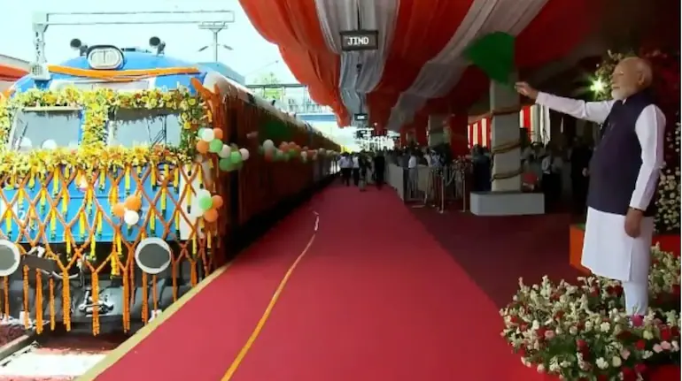 pm-modi-flags-off-indias-first-hydrogen-train-10-features