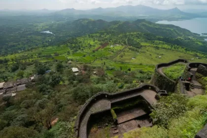 lohagad-fort-smoking-viral-video-tourist-local-youth