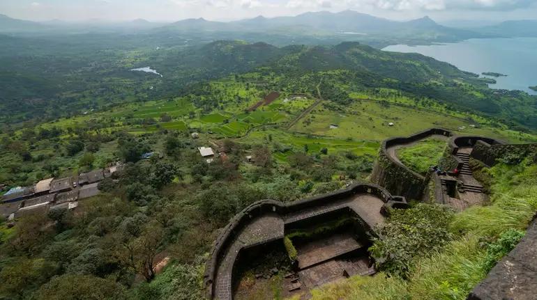 lohagad-fort-smoking-viral-video-tourist-local-youth