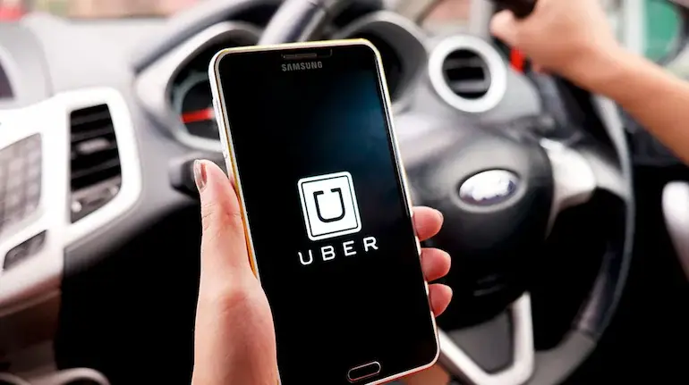viral-post-software-developer-drives-uber-at-night-story-hindi