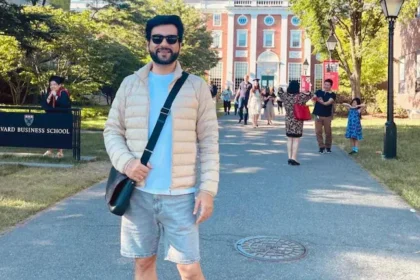 vimarsh-rajdan-left-rs-3-crore-job-travelled-world-built-million-dollar-company