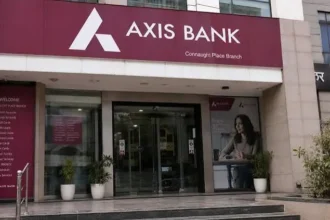 Axis Bank में टॉप लेवल पर बड़ा फेरबदल, तीन सीनियर एग्जीक्यूटिव्स ने दिया इस्तीफा; जानिए कौन-कौन हैं शामिल