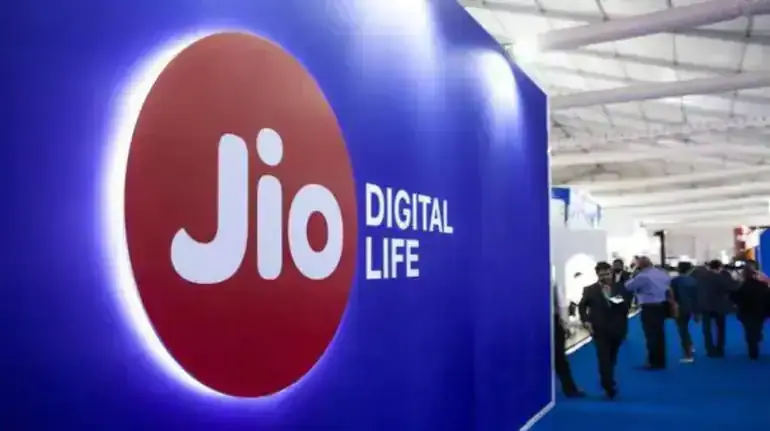 jio-platforms-q1-results-profit-rises-arpu-215-6-5g-subscribers-hindi