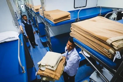 railway-bedroll-theft-ac-train-passengers-steal-blanket-sheet-towel-loss