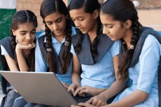 national-student-laptop-scheme-2026-pib-fact-check-free-laptop-fake-news