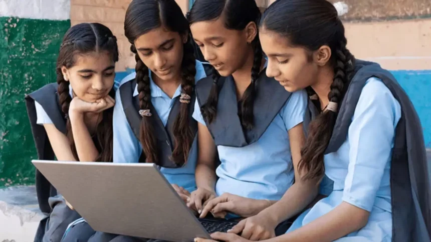 national-student-laptop-scheme-2026-pib-fact-check-free-laptop-fake-news