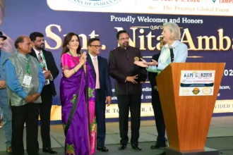 neeta-ambani-aapi-humanitarian-award-key-to-tampa-city-hindi