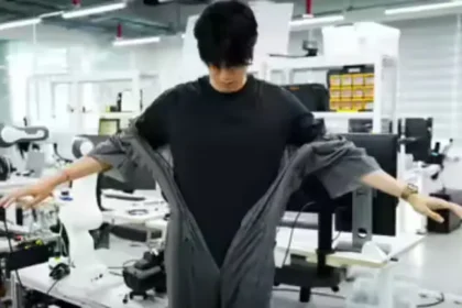 robot-dressing-technology-kaist-stanford-smart-clothing-robot-hindi
