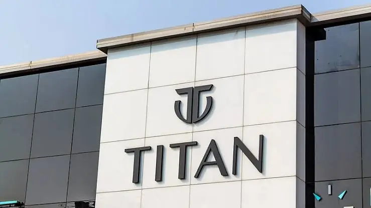 titan-share-price-q1fy27-jewellery-business-growth-retail-store-expansion-hindi