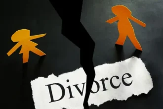https://newsjagran.in/10-saal-purani-shadi-ek-galti-se-tooti-pati-ne-diya-talaq-viral-story/