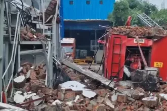 greater-noida-fire-iljin-electronics-factory-two-firefighters-died