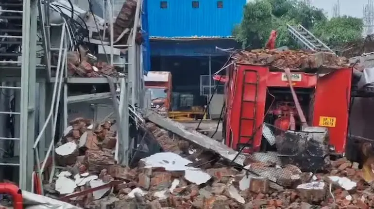 greater-noida-fire-iljin-electronics-factory-two-firefighters-died