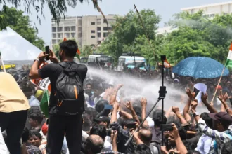ranchi-student-protest-jpsc-jssc-students-lathicharge-tear-gas-former-chairman-arrested