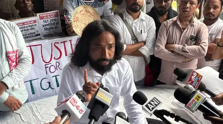 jharkhand-protest-devendra-mahto-assembly-barricading-student-protest