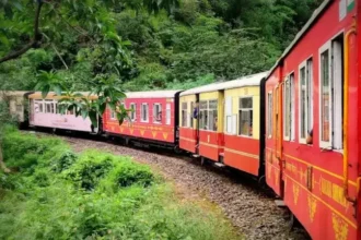 kalka-shimla-heritage-railway-landslide-172-passengers-stranded-army-rescue