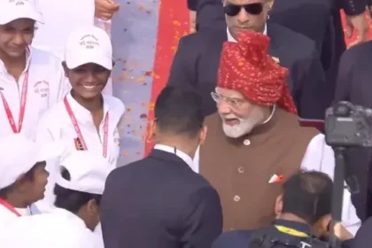 pm-modi-ncc-cadet-cap-video-viral-red-fort-independence-day