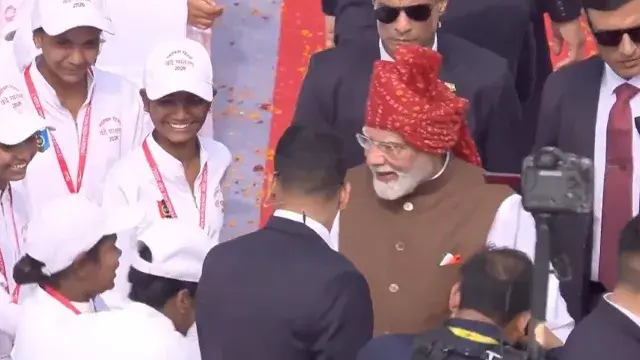 pm-modi-ncc-cadet-cap-video-viral-red-fort-independence-day