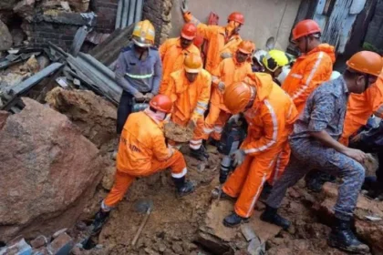 mumbai-ghatkopar-landslide-chawl-debris-2-dead