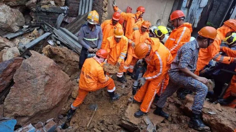mumbai-ghatkopar-landslide-chawl-debris-2-dead