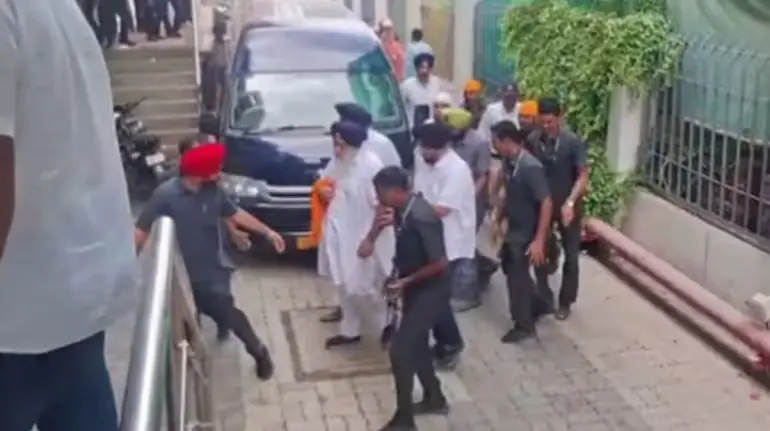 sukhbir-singh-badal-attacked-nanded-gurdwara-nihang-attack