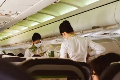 airasia-flight-woman-defecated-seat-bad-smell-before-landing