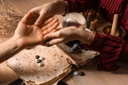 delhi-astrologer-25000-fees-1000-clients-2-5-crore-earnings