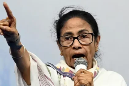 mamata-banerjee-car-attack-stones-shoes-mud-protest-bizpur