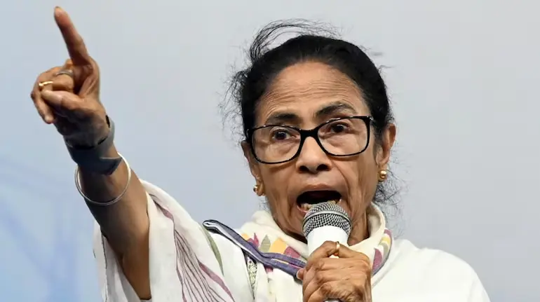 mamata-banerjee-car-attack-stones-shoes-mud-protest-bizpur