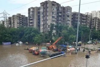 gurugram-rain-manager-office-on-time-message-reddit-viral