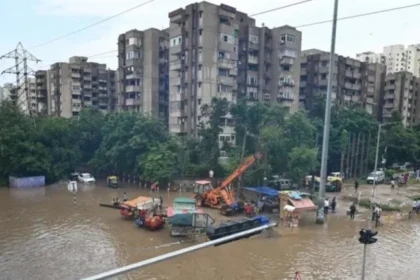 gurugram-rain-manager-office-on-time-message-reddit-viral