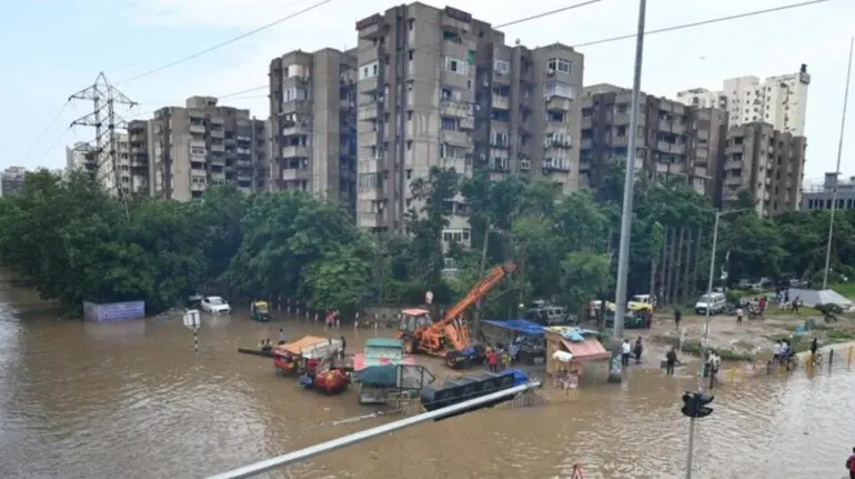 gurugram-rain-manager-office-on-time-message-reddit-viral