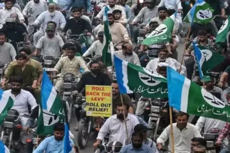 pakistan-petrol-diesel-price-hike-transporters-strike-imf-petroleum-levy